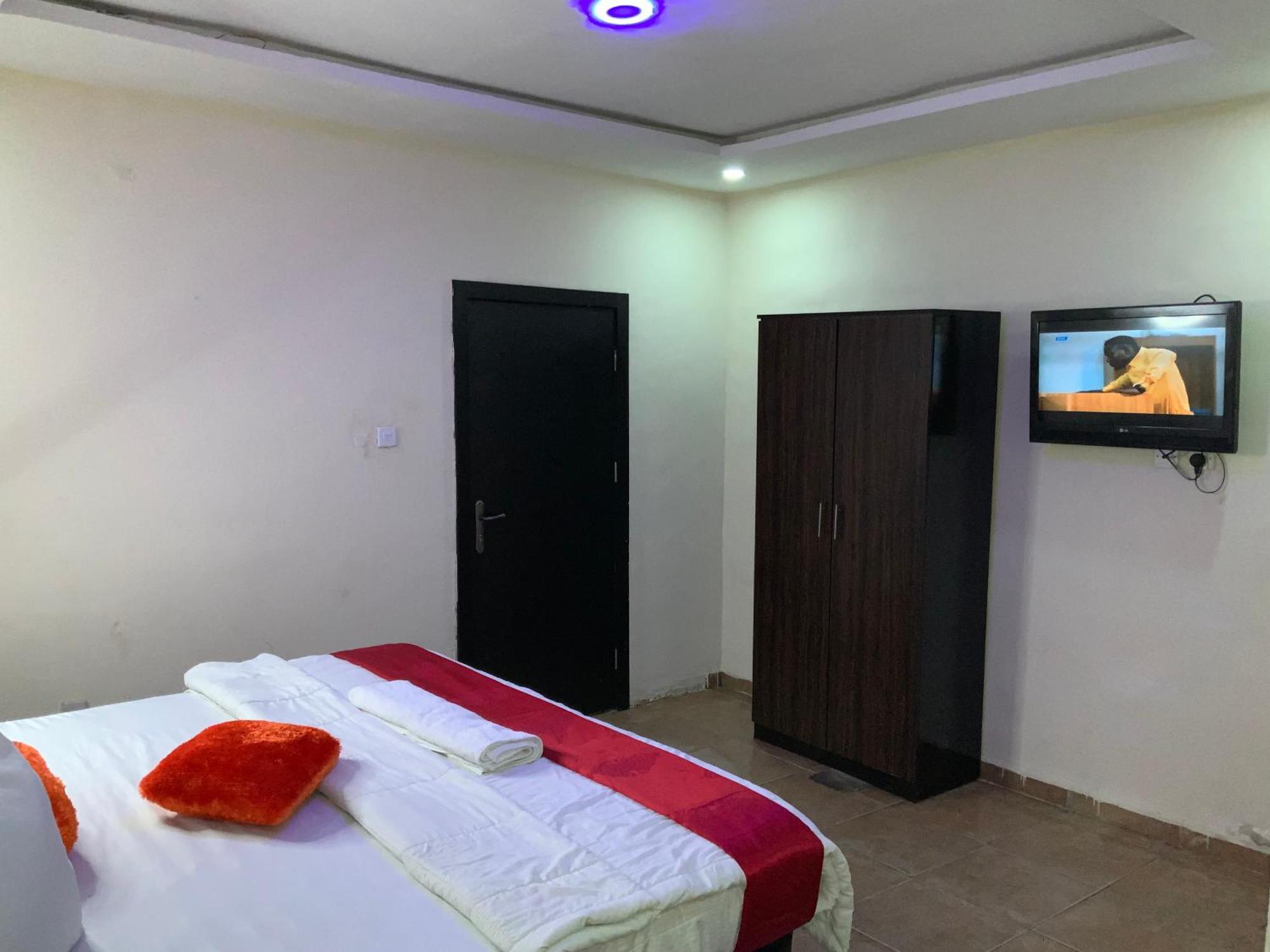Senators Suites And Towers Hotel Omole Exterior photo