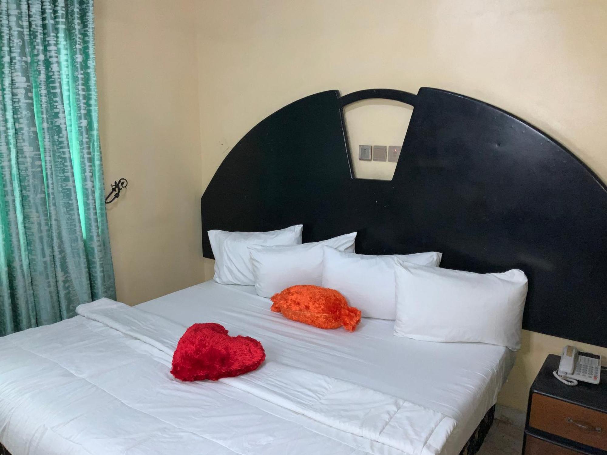 Senators Suites And Towers Hotel Omole Exterior photo